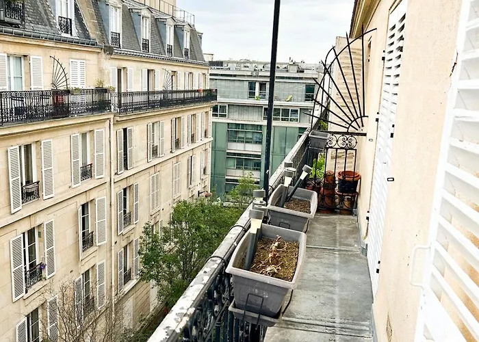 Bastille Hideaway Apartman *