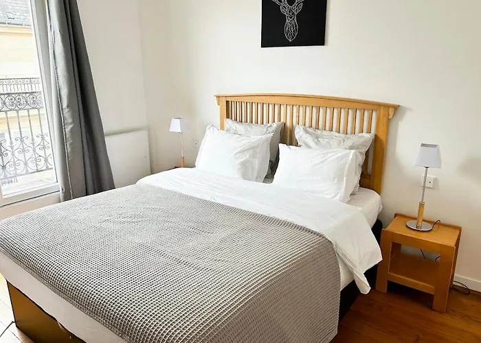 Bastille Hideaway Apartman