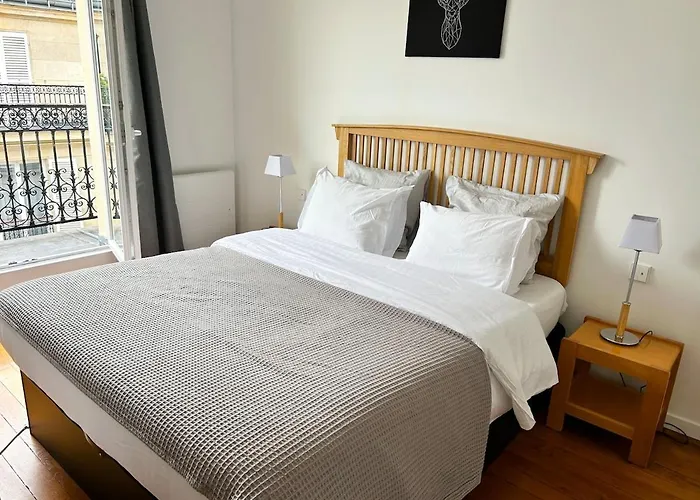 Bastille Hideaway Apartman